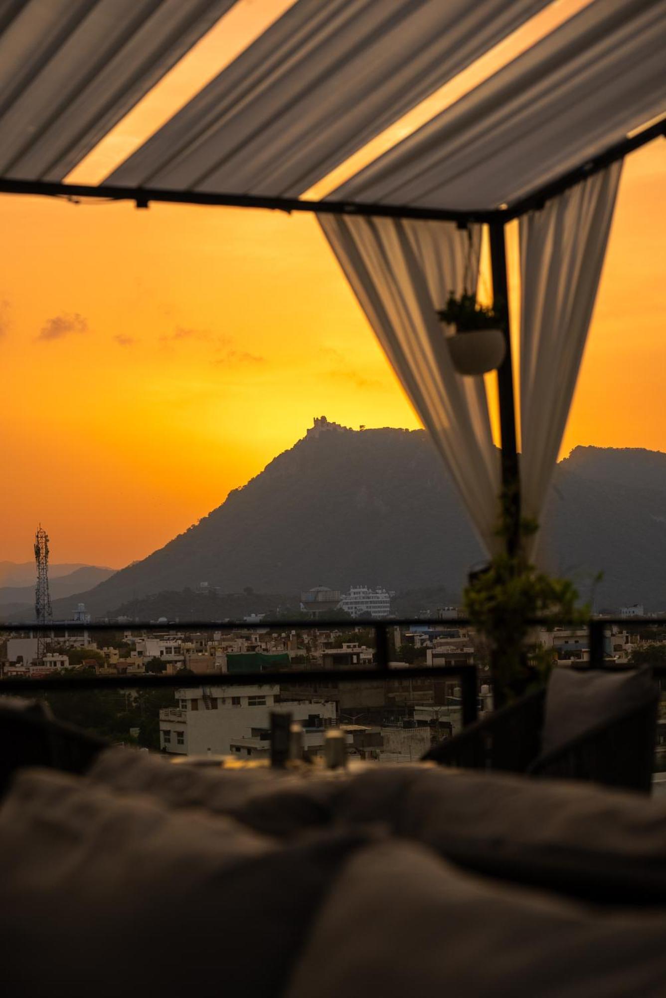Dheergarh Palace ウダイプル エクステリア 写真